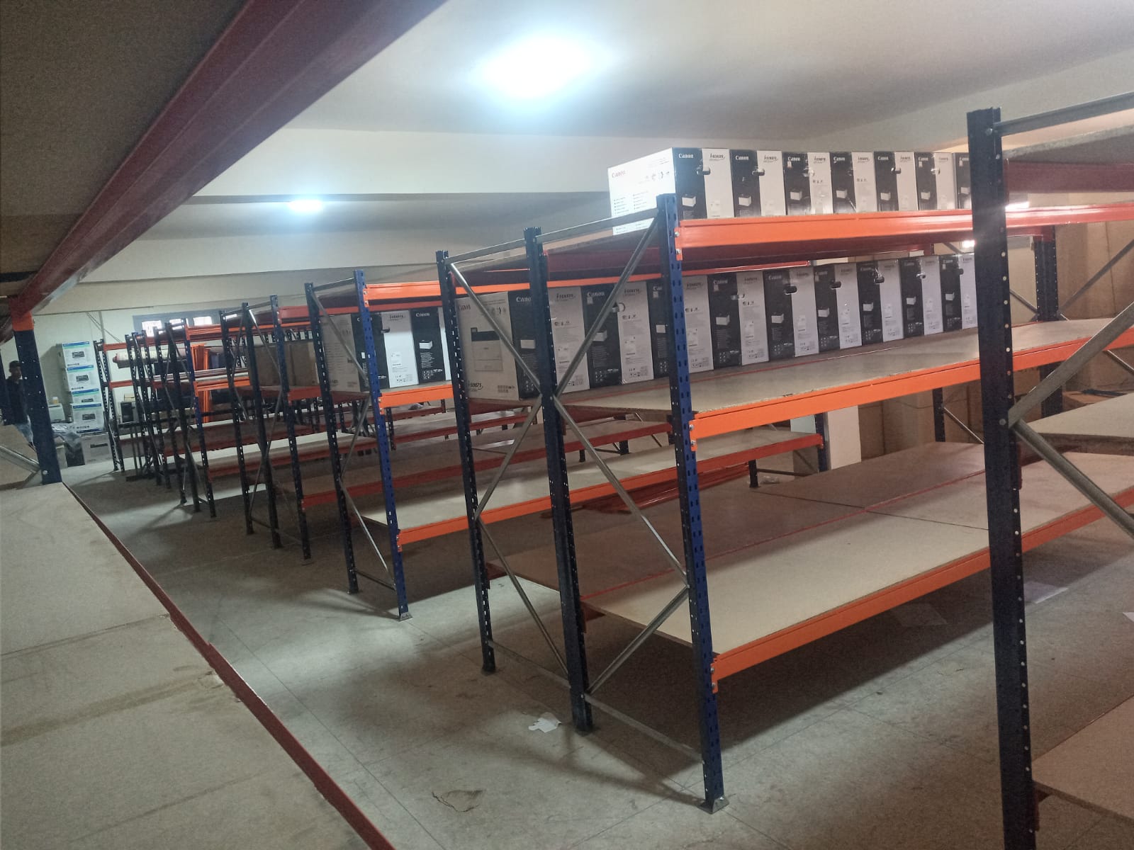 Rayonnage Léger, Mi-Lourd et Lourd Importés de Turquie – Qualité et Fiabilité