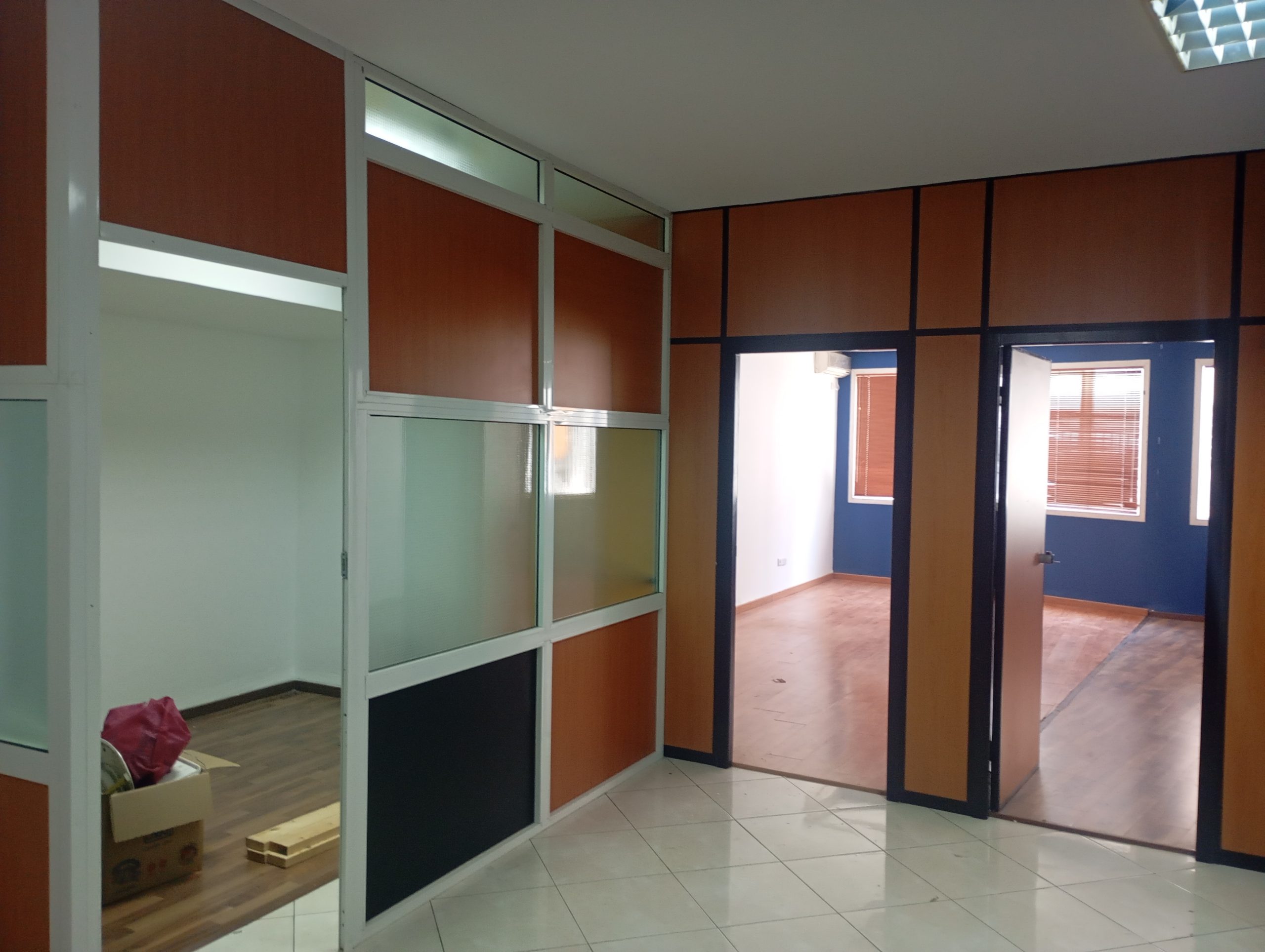 مكتب مجهز للإيجار بجوار شارع حسن الثاني مرس السلطان