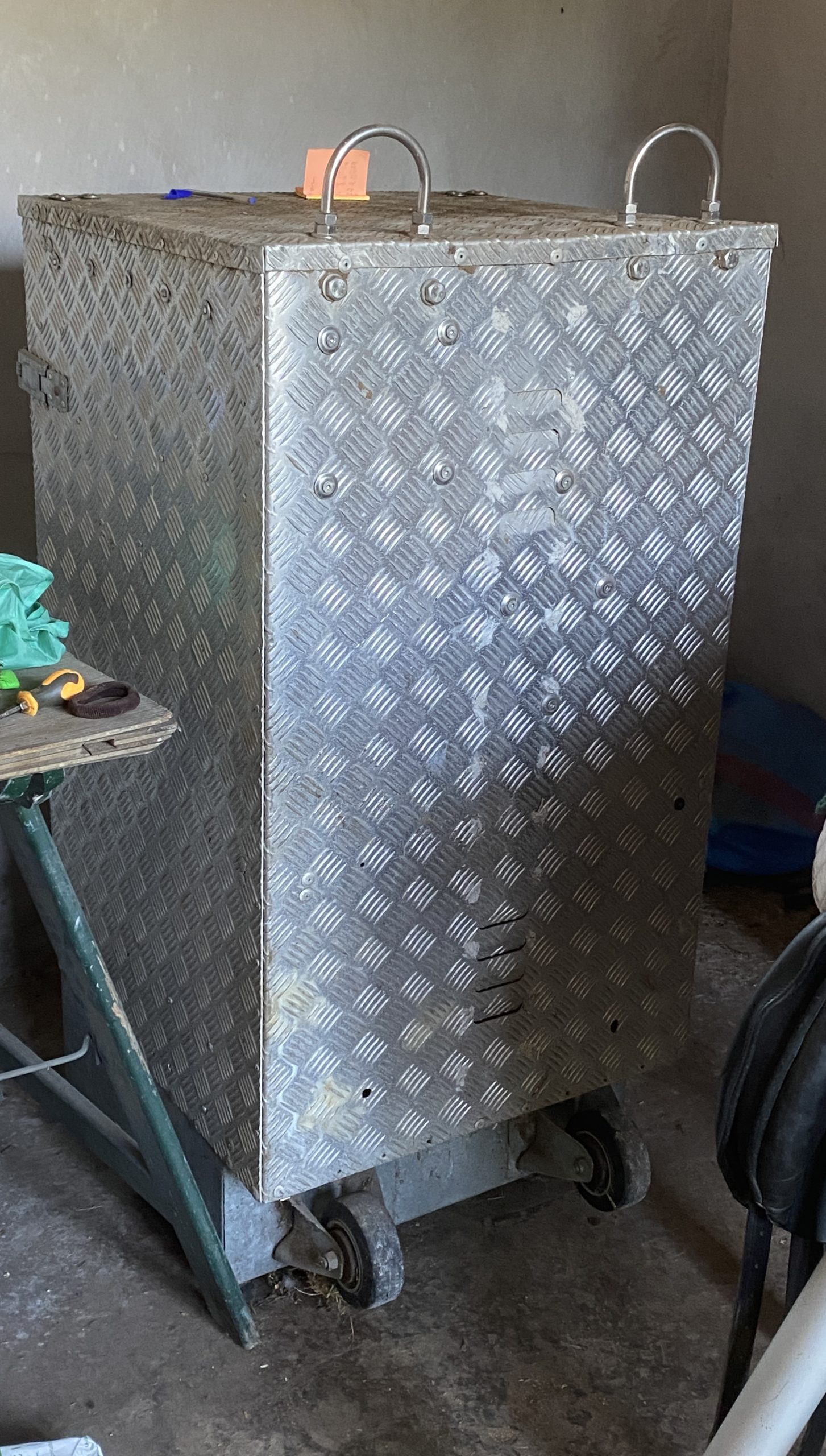 placard inox rangement matériel équitation auto portée sur roue à déplacer à la main