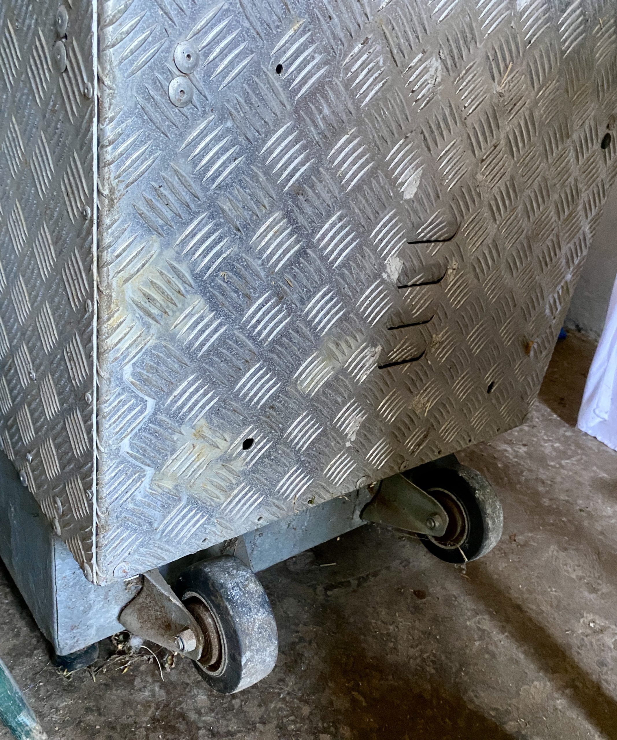 placard inox rangement matériel équitation auto portée sur roue à déplacer à la main