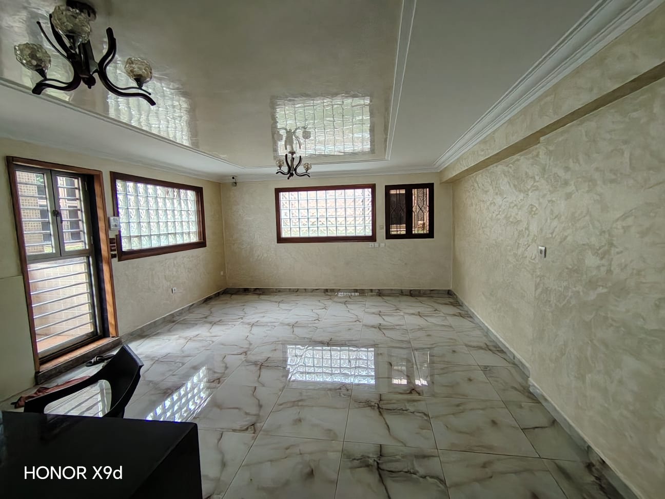 فيلا للبيع في عين سبع، مساحتها 320 متر مربع، مكونة من 3 طوابق